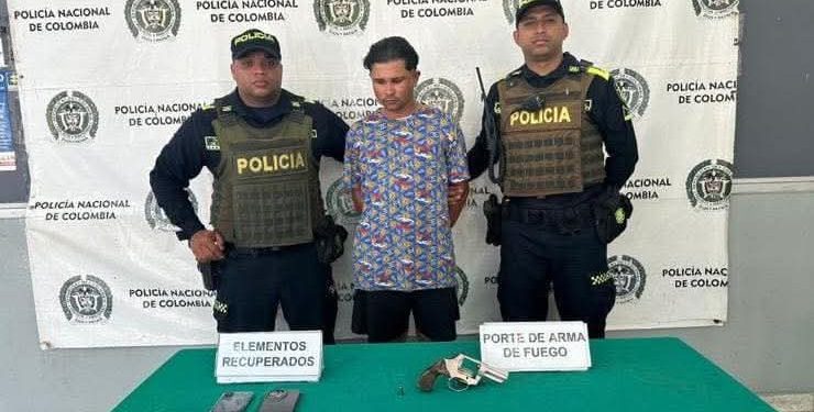 Capturado en flagrancia por hurto y porte ilegal de arma en el norte de Barranquilla