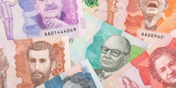 Docentes recibirán aumento salarial escalonado tras acuerdo entre el Gobierno y sindicatos