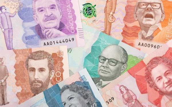 Docentes recibirán aumento salarial escalonado tras acuerdo entre el Gobierno y sindicatos