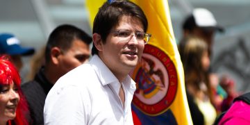 Laura Sarabia acusa a Alfredo Saade de poner en riesgo los pasaportes de Colombia