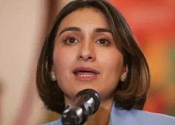 Ex Canciller Laura Sarabia admite retraso en convenio con Portugal que afectó producción de pasaportes