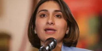 Ex Canciller Laura Sarabia admite retraso en convenio con Portugal que afectó producción de pasaportes