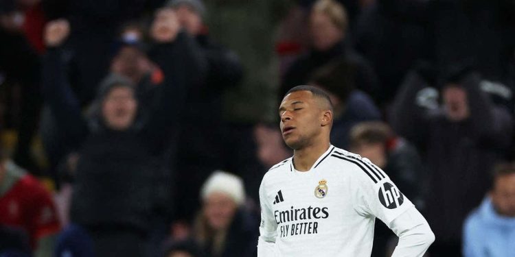 Francia investiga a Kylian Mbappé por donaciones a policías