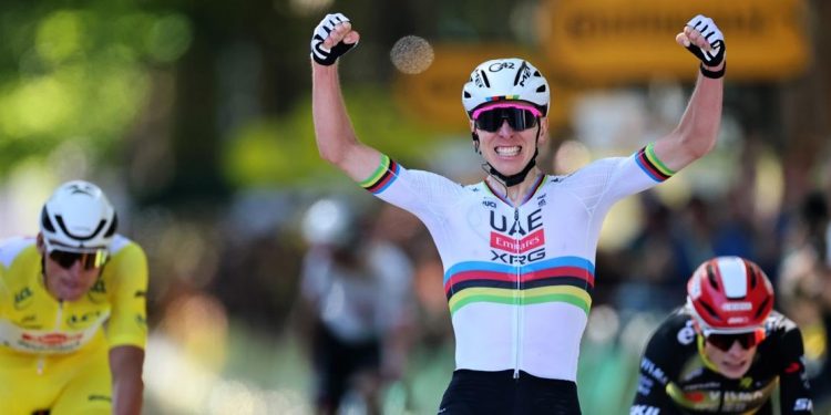 Pogacar alcanza su victoria número 100 y pone presión en la cima del Tour de Francia
