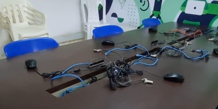 Roban 19 computadores del colegio Inocencio Chincá tras amarrar al vigilante