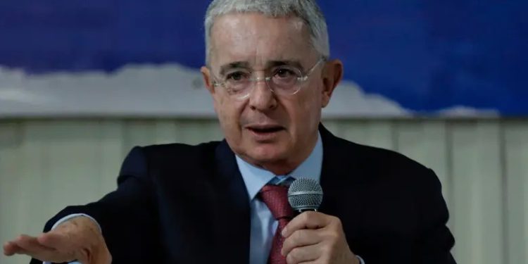 Álvaro Uribe arremete contra zona binacional con Venezuela y exige su anulación en 2026