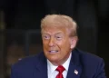 Trump dice estar decepcionado con Putin pero que no ha “terminado” con él