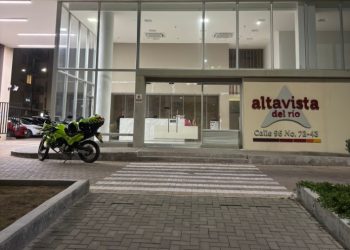 Altavista, baja seguridad: ladrones se llevan caja fuerte con dólares, joyas y relojes en edificio del norte de Barranquilla