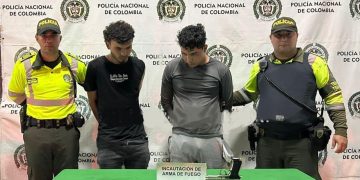 Cayeron en pleno centro comercial: dos hombres capturados tras robar moto a punta de pistola en Barranquilla