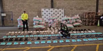 Se quedaron sin pinta: Policía decomisa más de $1.200 millones en ropa y zapatos de contrabando en Barranquilla