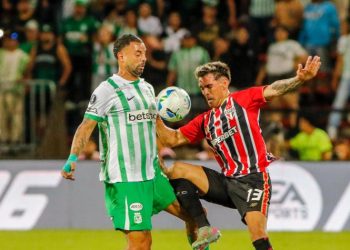 Cardona desperdicia dos penales y Nacional deja vivo a Sao Paulo en Medellín