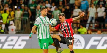 Cardona desperdicia dos penales y Nacional deja vivo a Sao Paulo en Medellín