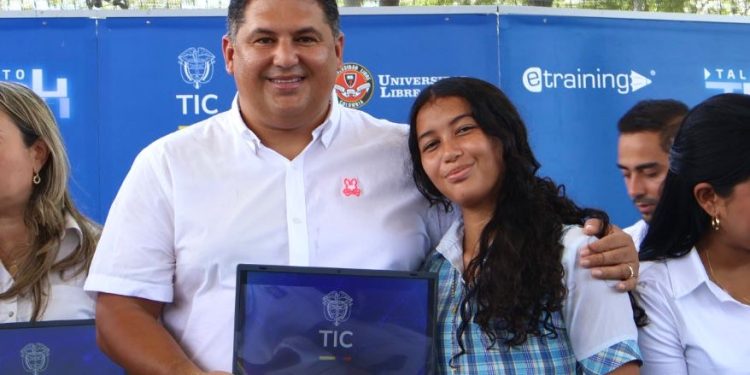 MinTic entregó ‘Computadores para Educar’ a estudiantes en Baranoa