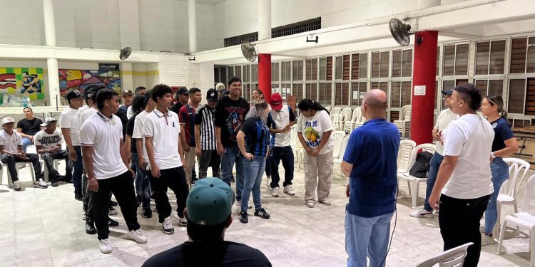 Barristas con propósito: 60 hinchas del Junior transformarán su pasión en arte con la EDA