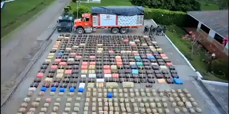 Ejército incauta el cargamento de marihuana más grande de la historia: 8,6 toneladas de disidencias de ‘Iván Mordisco’
