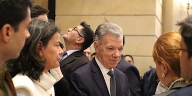 Uribe critica presencia de Santos en homenaje a Miguel Uribe Turbay