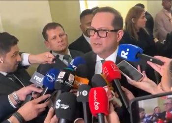 Presidente del Senado pide “bajar los ánimos” tras atentado contra Miguel Uribe