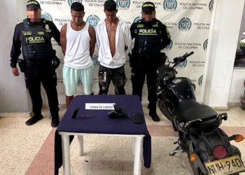 Capturan a dos hombres armados en el barrio Los Cristales