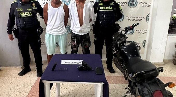 Capturan a dos hombres armados en el barrio Los Cristales
