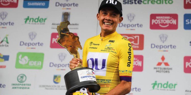Rodrigo Contreras firma el tricampeonato en la Vuelta a Colombia 2025