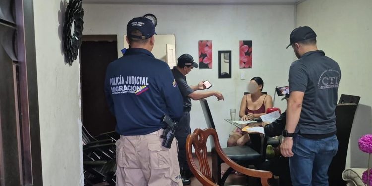 Migración Colombia y Fiscalía desarticulan red transnacional de tráfico de migrantes y falsificación de documentos