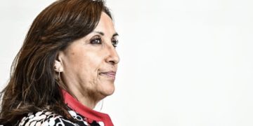 Presidenta de Perú descarta conflicto limítrofe con Colombia tras reclamo de Gustavo Petro