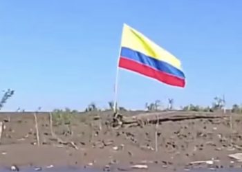 Lancheros peruanos persiguieron a Daniel Quintero tras izar bandera de Colombia en Santa Rosa