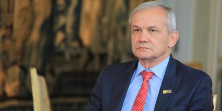 Ya se pidió a Interpol tramitar circular roja contra Carlos Ramón González: ministro de Justicia