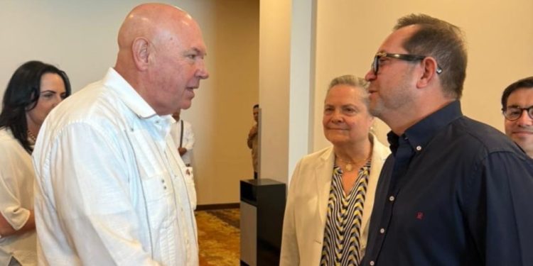 Entre la diplomacia y la despedida: Lidio García se reúne con senadores de EE. UU. en Cartagena