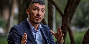 Juan Carlos Florián, nuevo ministro de Igualdad, pide ser llamado “ministra” y habla de su vida, su activismo y su pasado