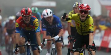 Vingegaard se viste de rojo y Egan Bernal ilusiona en la segunda etapa de La Vuelta