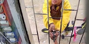 El “ruletero en cicla” sembró el miedo bajo la lluvia en Los Robles