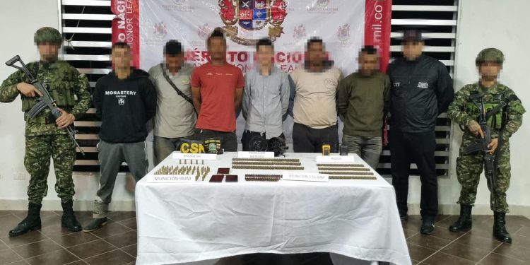 Ejército captura a siete presuntos miembros de ‘Los Pachencas’ en Ciénaga y libera a dos menores