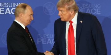 Putin acordó con Trump permitir “sólidas” garantías de seguridad a Ucrania