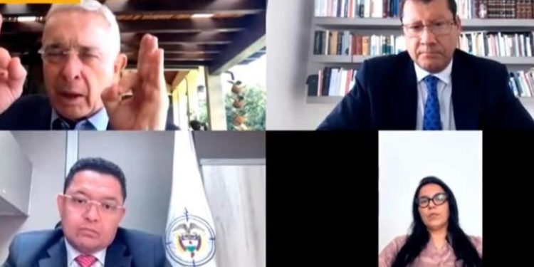 Uribe y jueza se enfrentan por filtración de sentencia antes de su lectura oficial