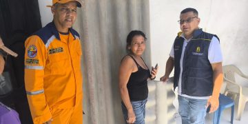 Entregan ayuda a damnificados por fuerte brisa en tres barrios de Malambo