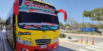 Amenazan a dos conductores de Excolcar y provocan paro parcial: empresa retoma operación bajo vigilancia