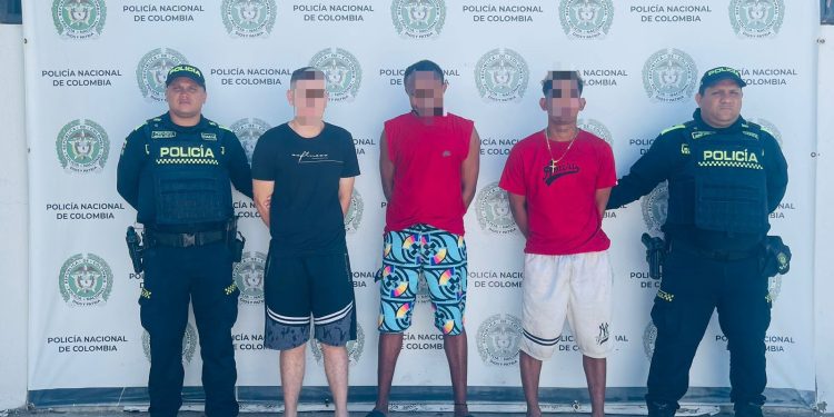 Capturados tres hombres por hurto de cableado de cobre en alcantarilla de Santa Marta