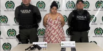 ¡Cayó la “enamorada del crimen”! Capturada mujer en allanamiento por porte ilegal de armas y vínculo con presunto cabecilla delincuencial