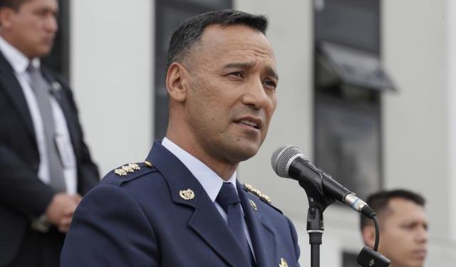 Ministro de Defensa cambia número tras amenazas, hackeos y exposición en redes sociales