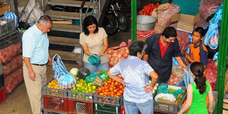 Gobierno asegura que alimentos de la canasta familiar no tendrán IVA en la reforma tributaria