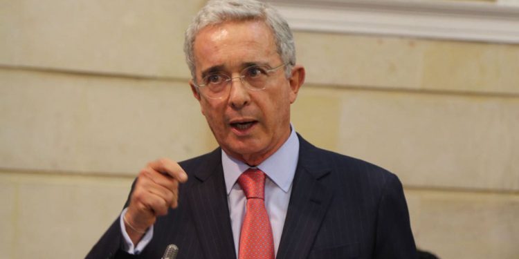 Tribunal Superior de Bogotá ordena libertad inmediata de Álvaro Uribe Vélez mientras se define segunda instancia