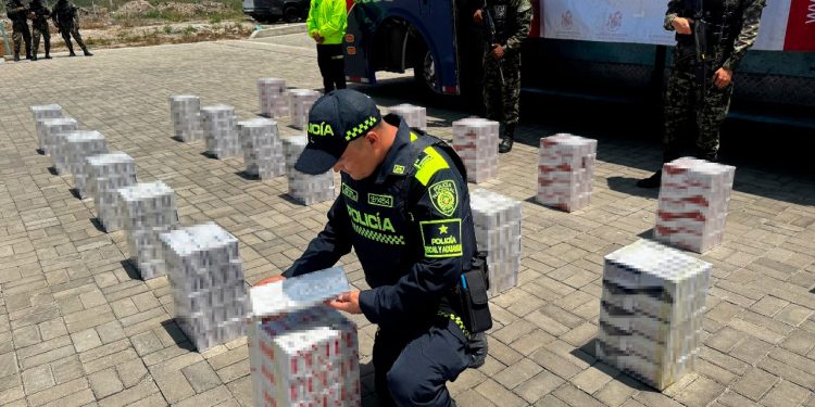 Incautan 16.730 cajetillas de cigarrillos de contrabando y un vehículo utilizado para su transporte