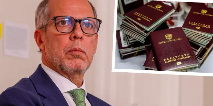Procuraduría suspende a Alfredo Saade por el escándalo de los pasaportes