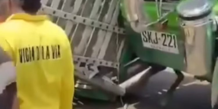 Un presunto ladrón murió tras volcarse camión robado en la Zona Franca de Barranquilla