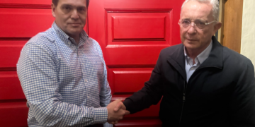 Uribe se reunió con Juan Carlos Pinzón y pidió al Centro Democrático superar prevenciones en su contra