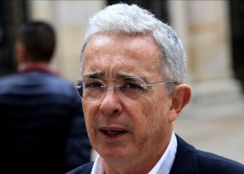 Uribe recupera su libertad mientras se resuelve apelación, Granados critica comentarios de Petro