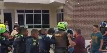 Tensión en Soledad por denuncia de presunto abuso sexual contra niños; comunidad intentó agredir a señalado comunicador