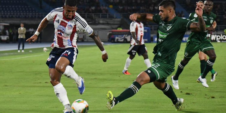 Junior volvió a tropezar con sus propios errores y dejó escapar el triunfo ante La Equidad