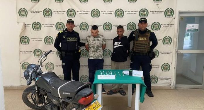 Capturan a dos hombres en Galapa con granada, panfletos amenazantes y droga